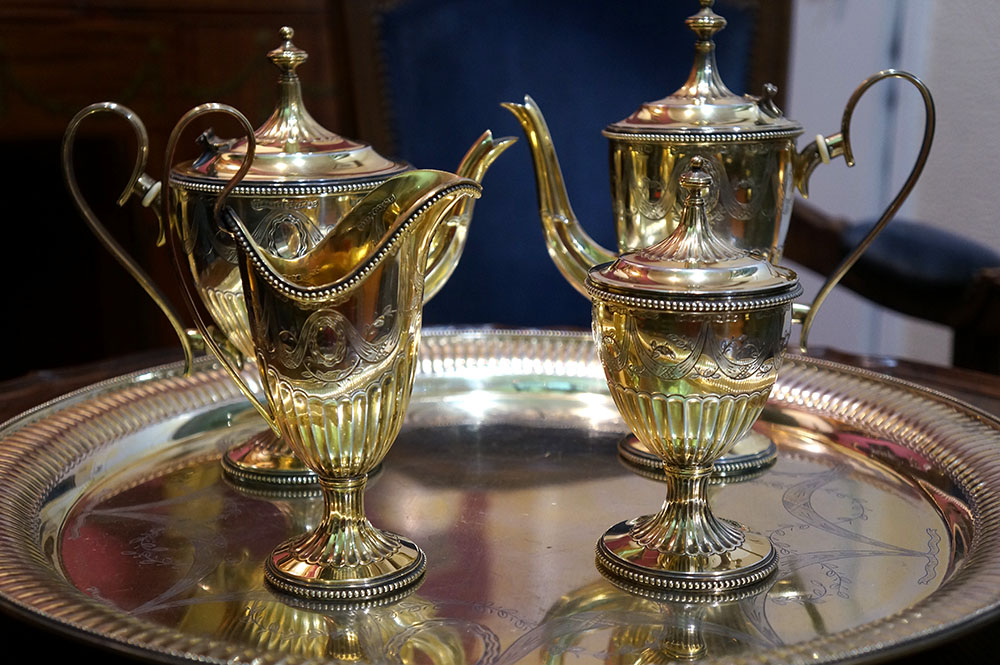 Serviu00e7o em Prata Dourada